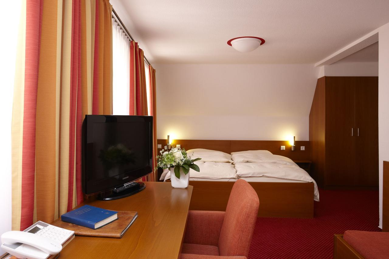 Brauereigasthof-Hotel Roter Ochsen Ellwangen Bagian luar foto